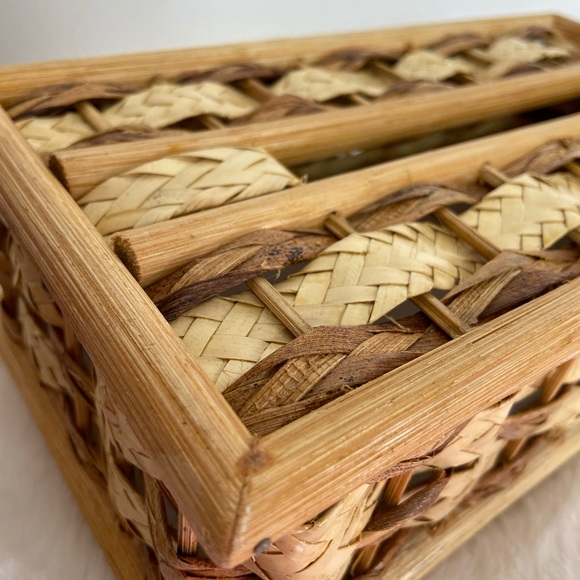 Tissue Box Cover - Picture 2 of 3